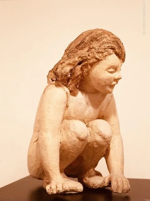 Mi niña interna, side view