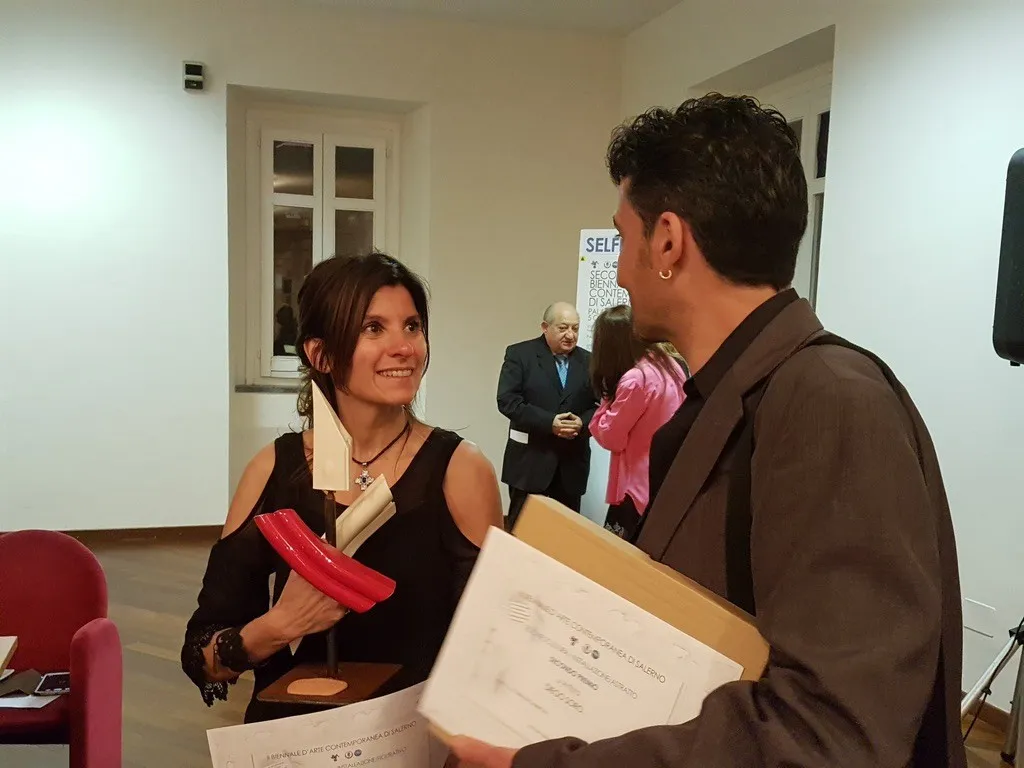 Roxana Esposito receives the First Prize in Sculpture in Salerno